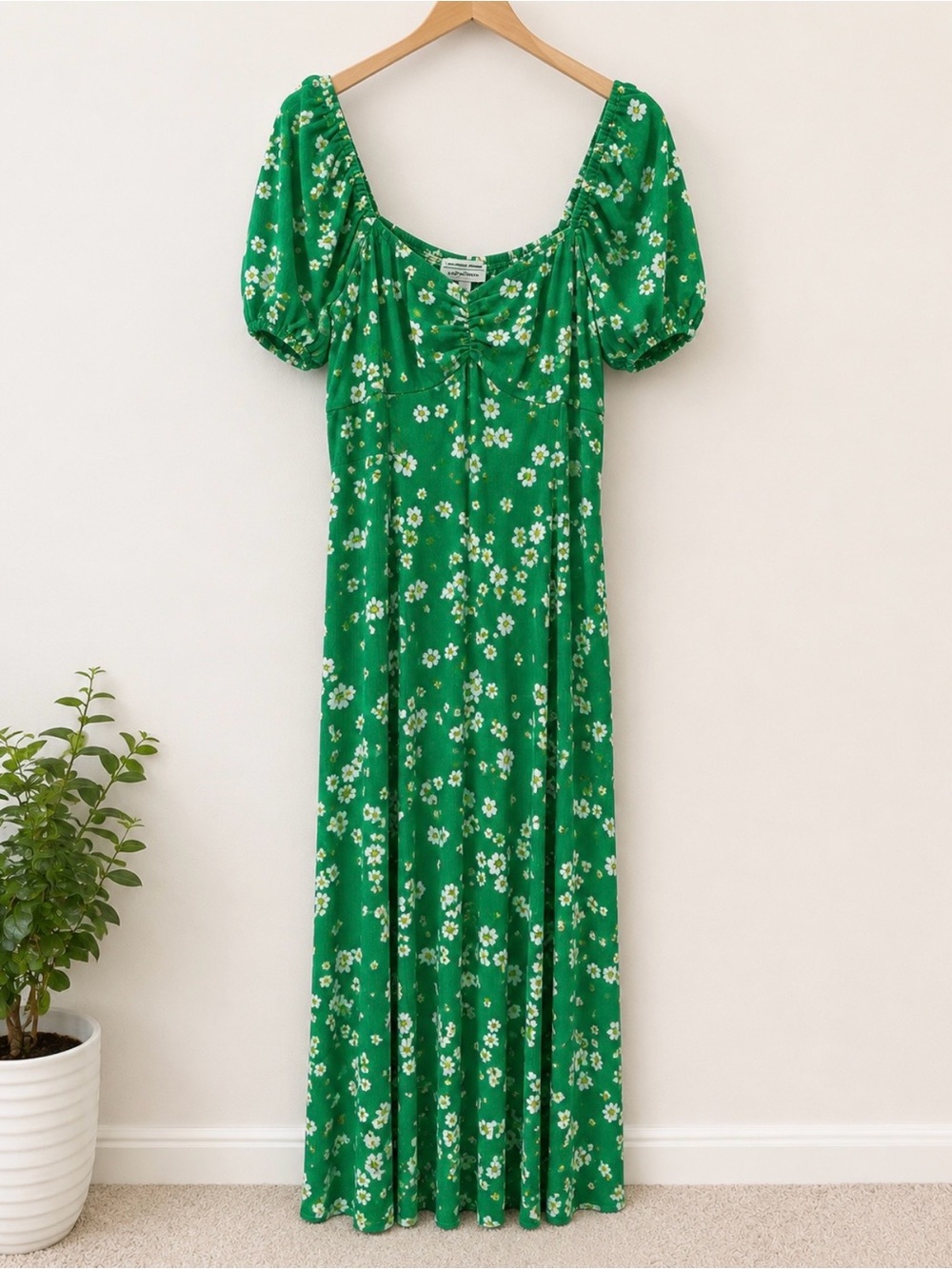 & Other Stories Green Floral Puff-Sleeve Maxi Dress with White Daisies